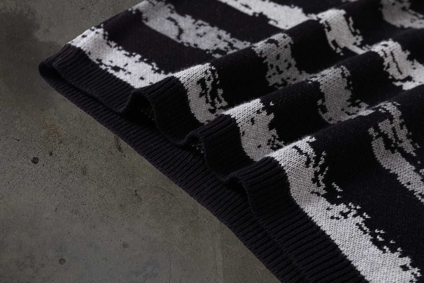 BARBED KNIT SWEATER (GREY/BLK)