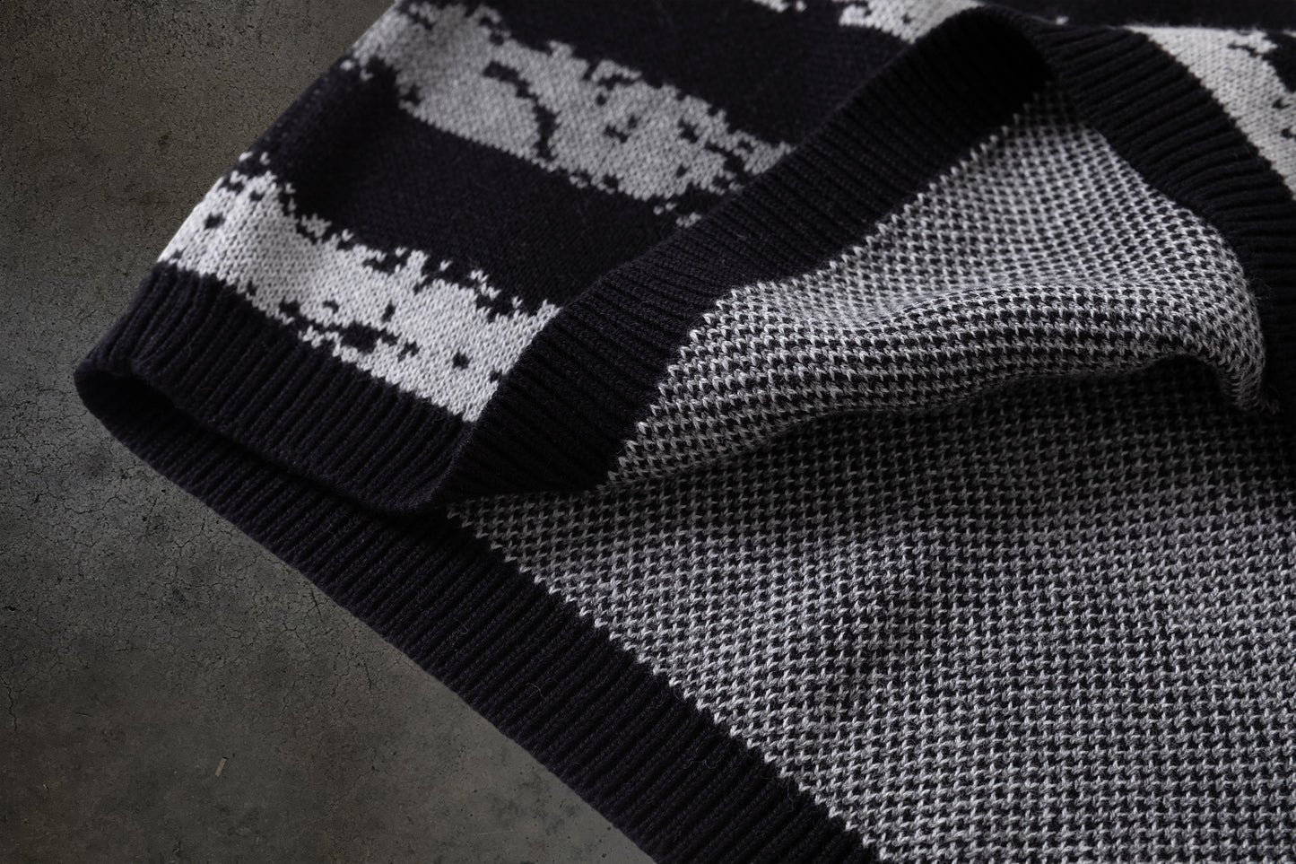 BARBED KNIT SWEATER (GREY/BLK)