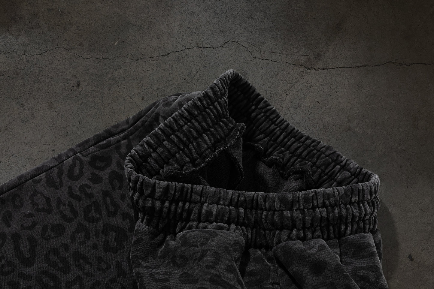 CHEETAH SWEATS (COAL)