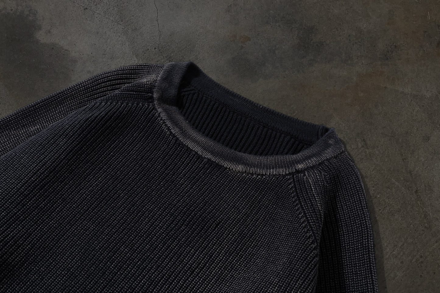 RIBBED KNIT SWEATER (COAL)