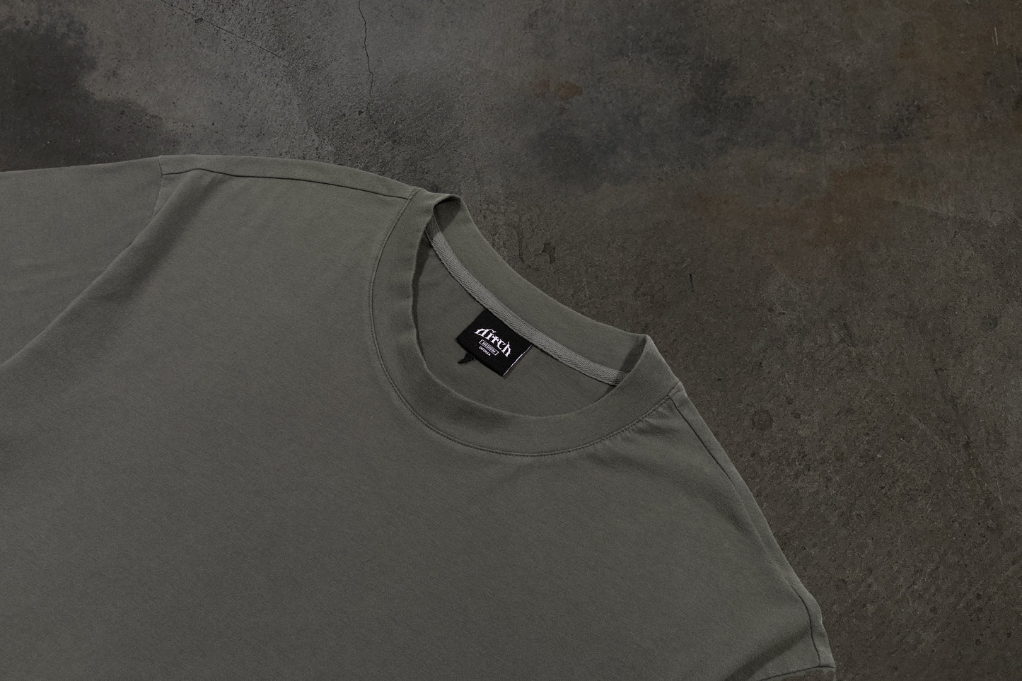 CROPPED BLANK TEE (CEMENT)
