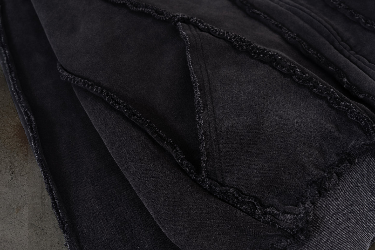 MENDED ZIPUP (COAL)