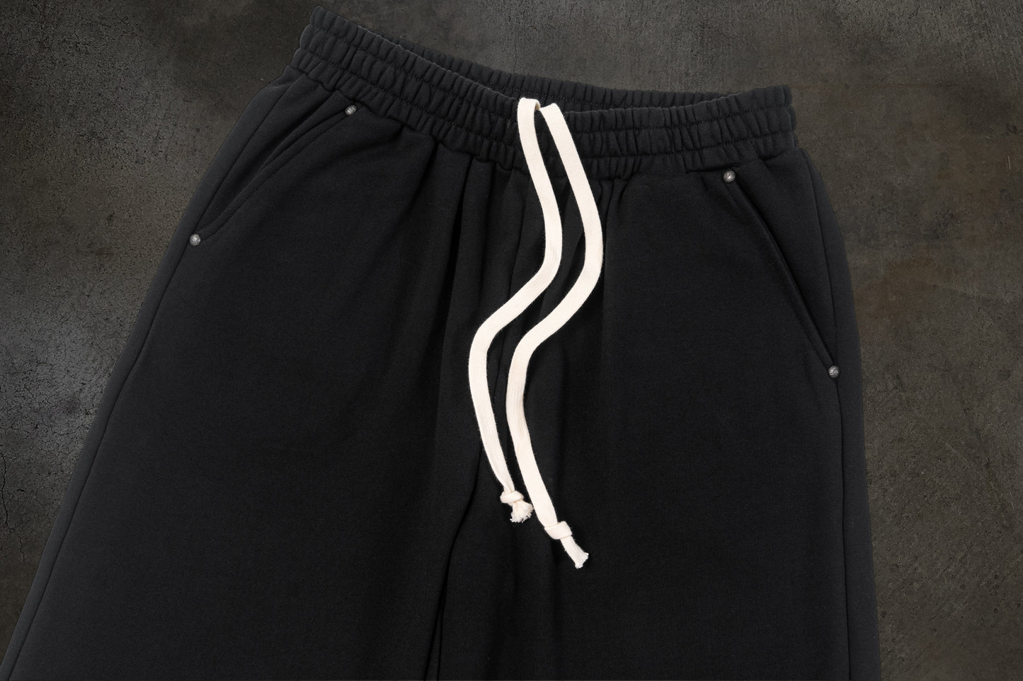BAGGY SWEATSHORTS (NOIR)