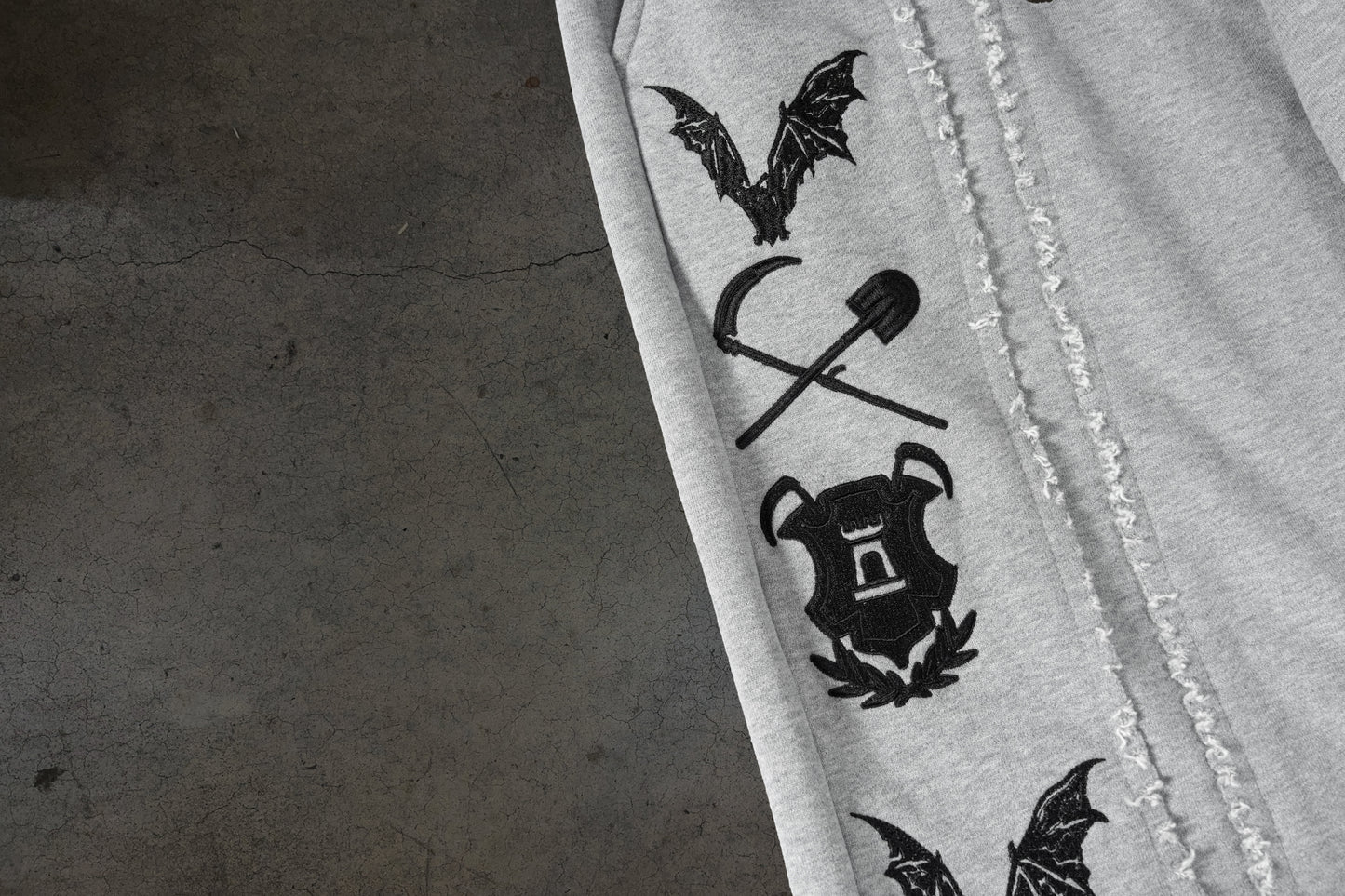 PATCHED SWEATS (HEATHER GREY)