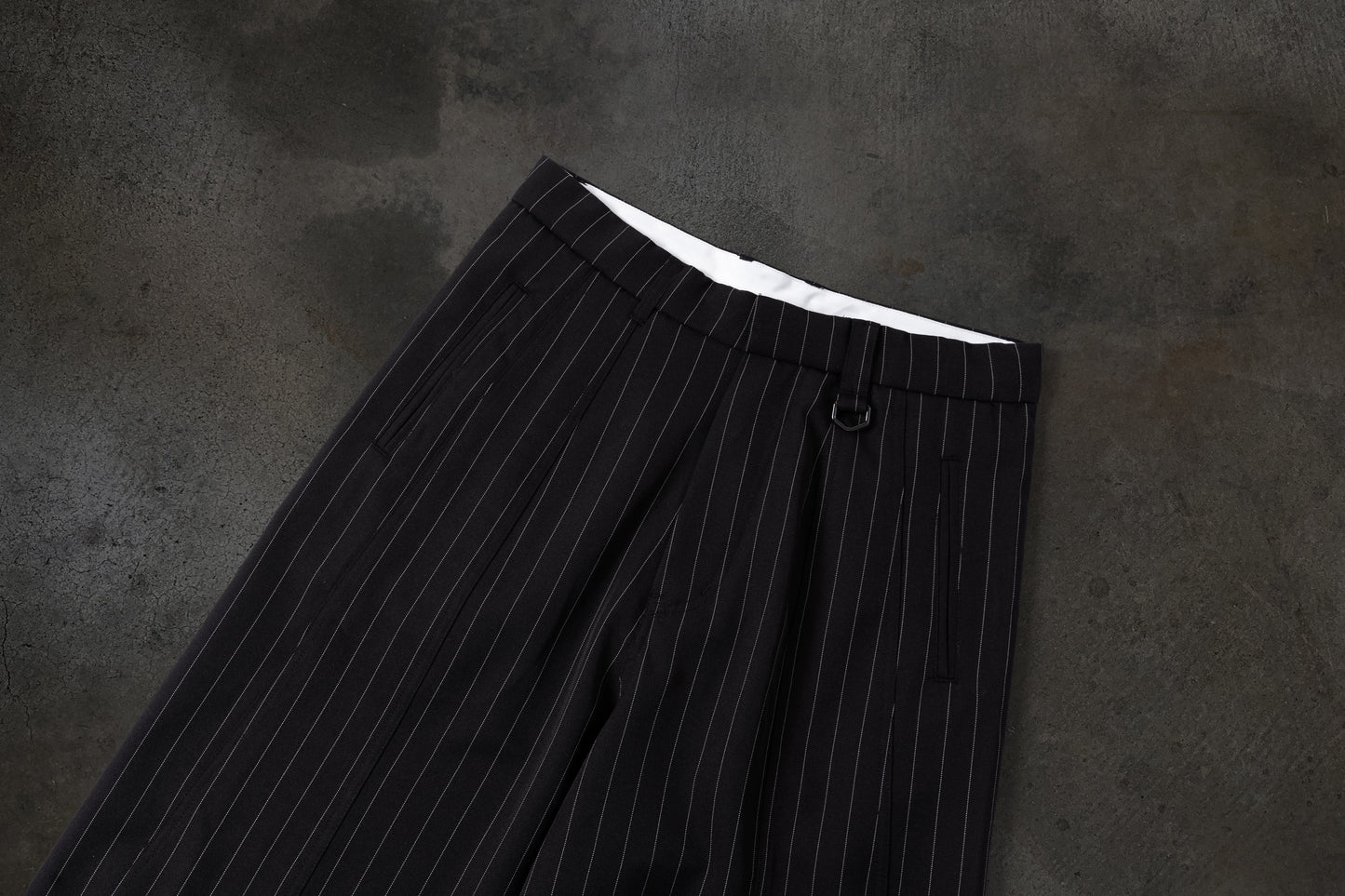 WIDE-LEG DRESS PANTS (PINSTRIPED BLK/WHT)
