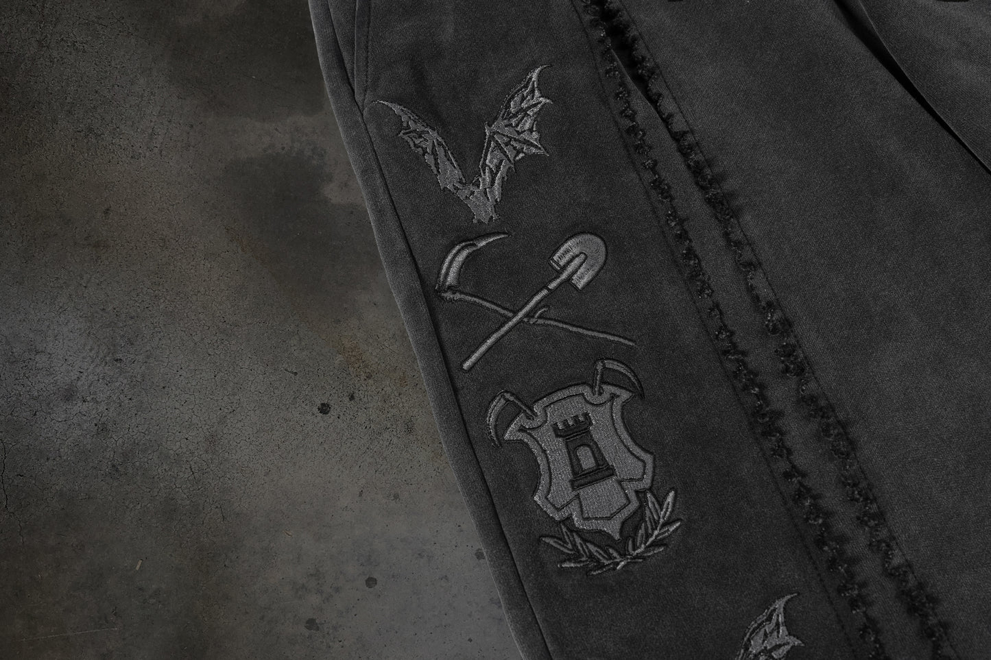 PATCHED SWEATS (COAL)