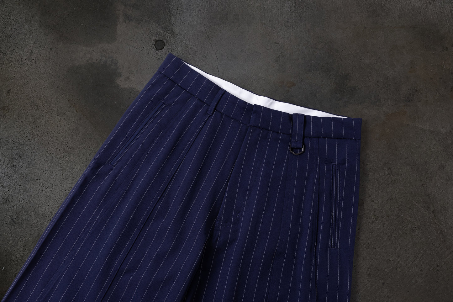 WIDE-LEG DRESS PANTS (PINSTRIPED NAVY/WHT)