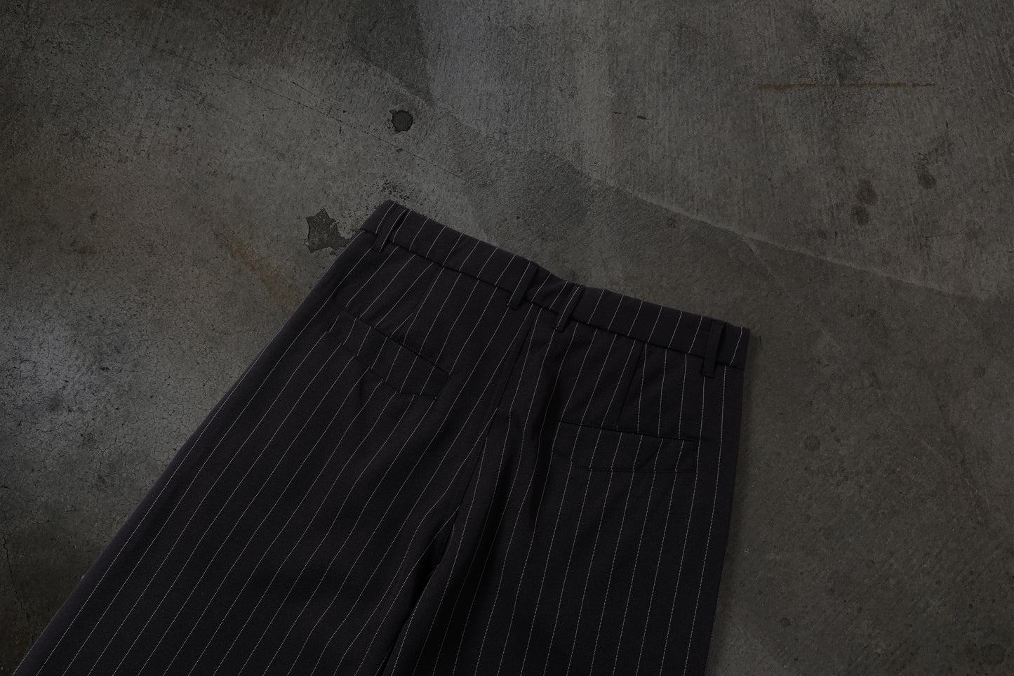 WIDE-LEG DRESS PANTS (PINSTRIPED BLK/WHT)
