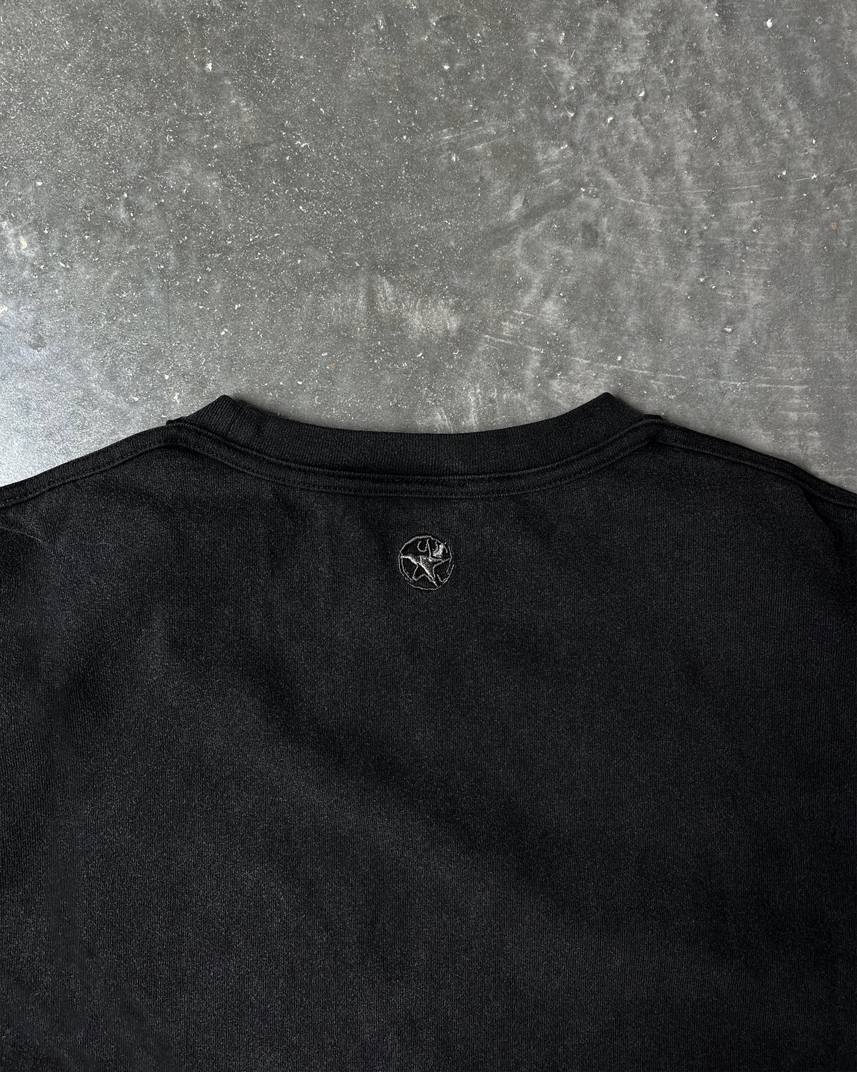 DISTRESSED TEE (COAL)