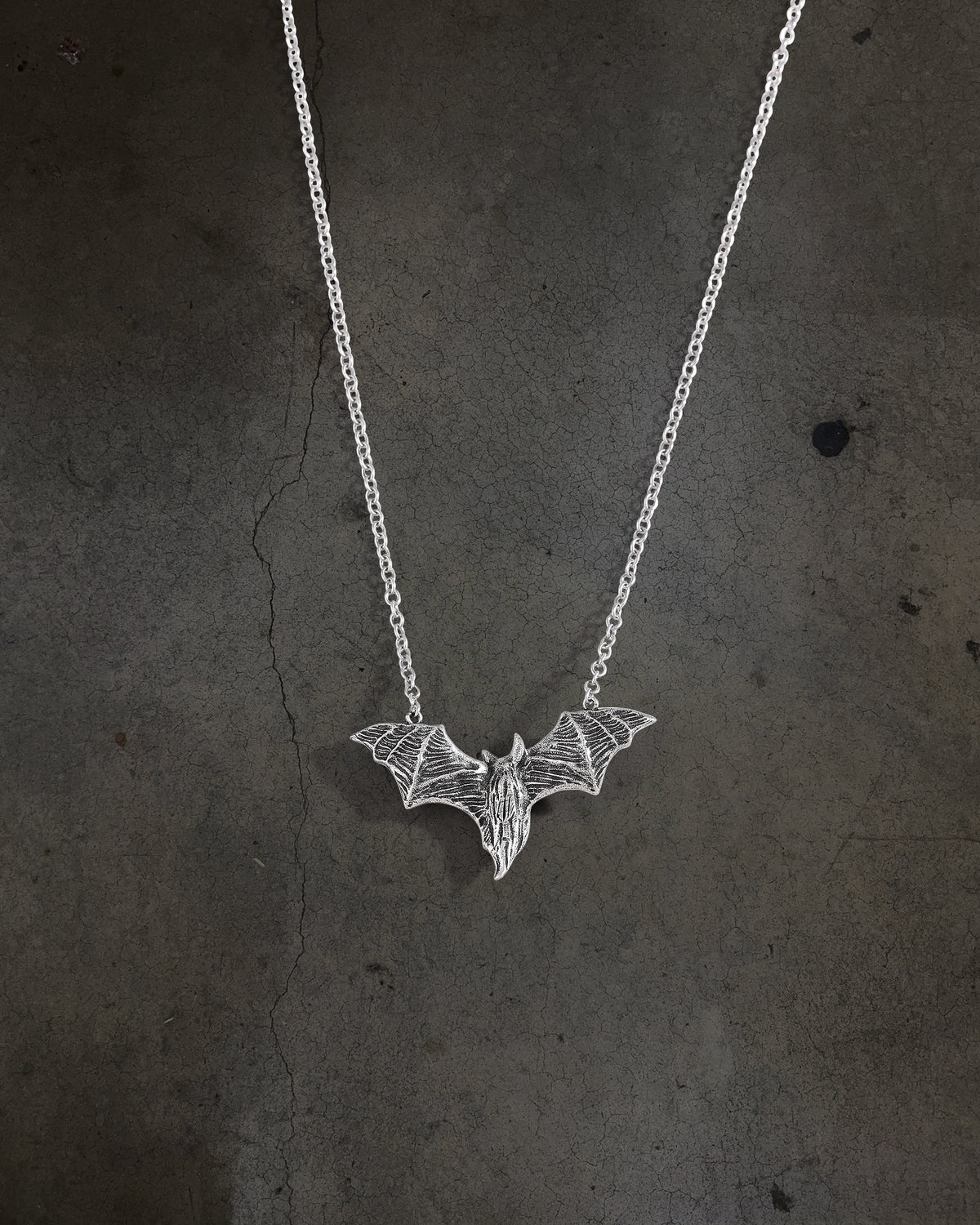 DITCH SILVER BAT CHAIN
