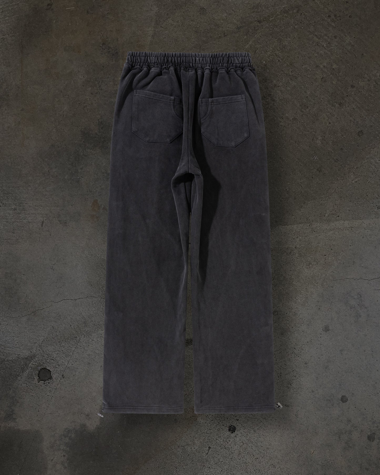 EMBROIDERED VINE SWEATS (COAL)