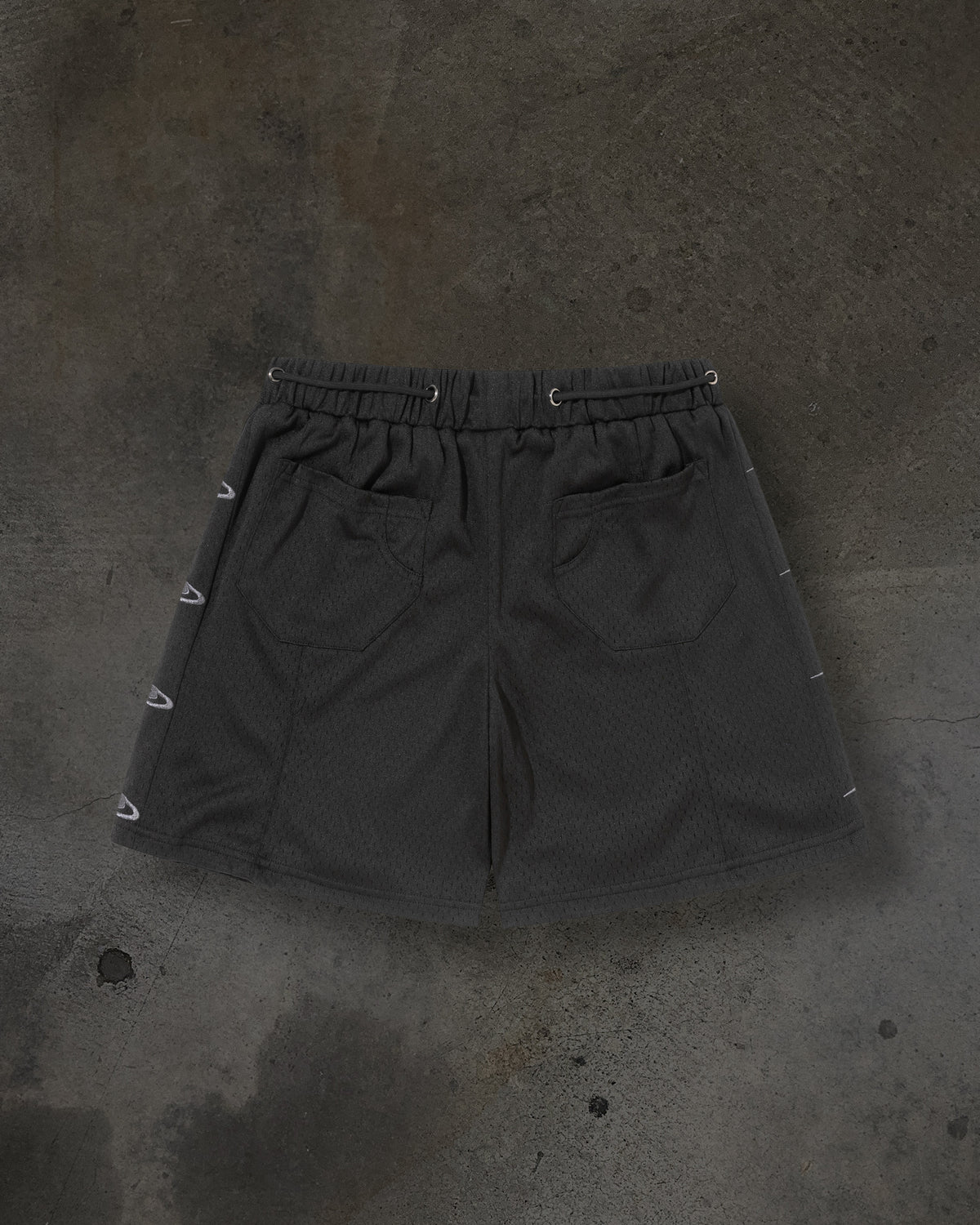 BADGE MESH SHORTS (NOIR)