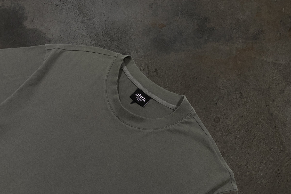 CROPPED BLANK TEE (CEMENT)