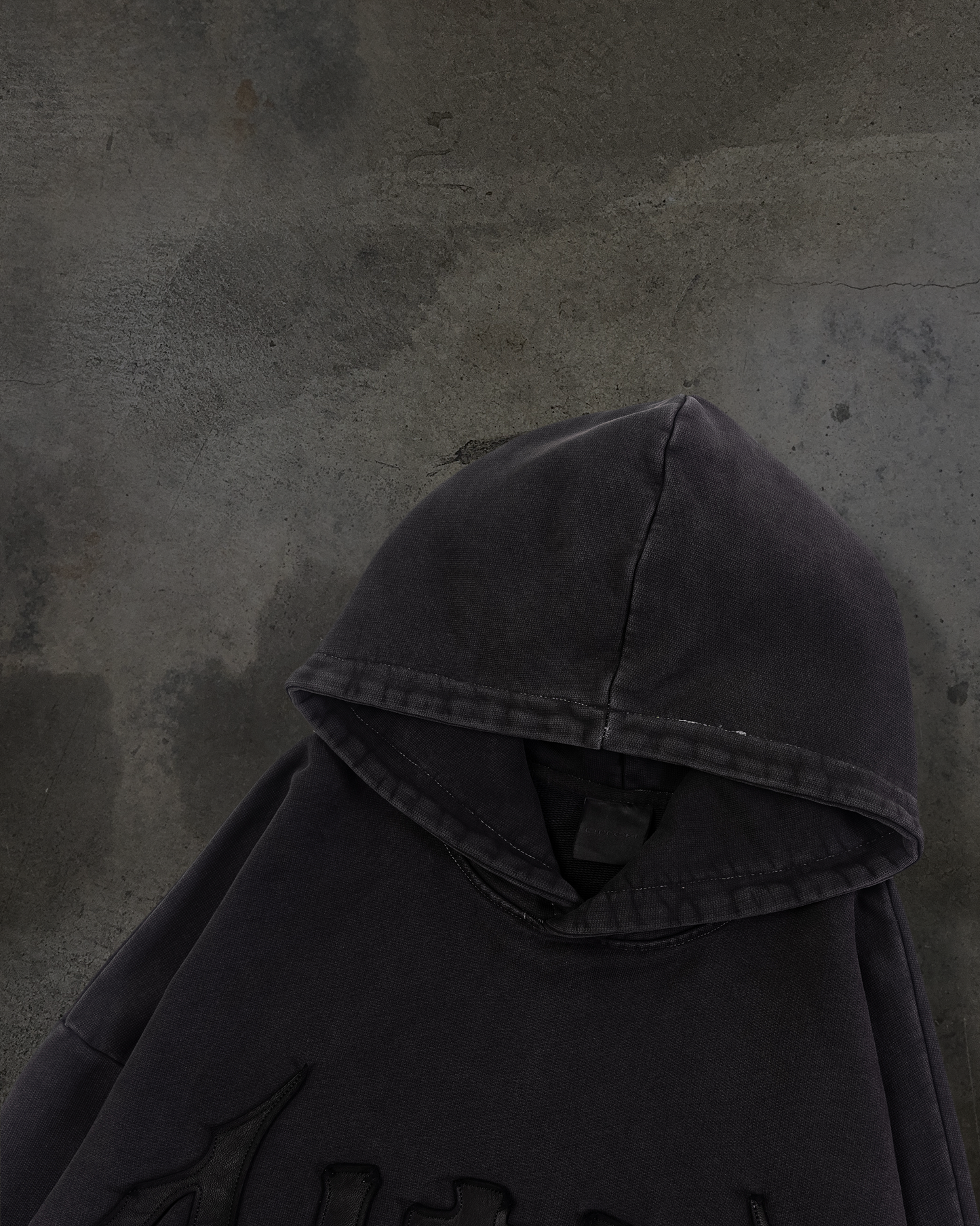LEATHER PATCH PULLOVER (COAL)
