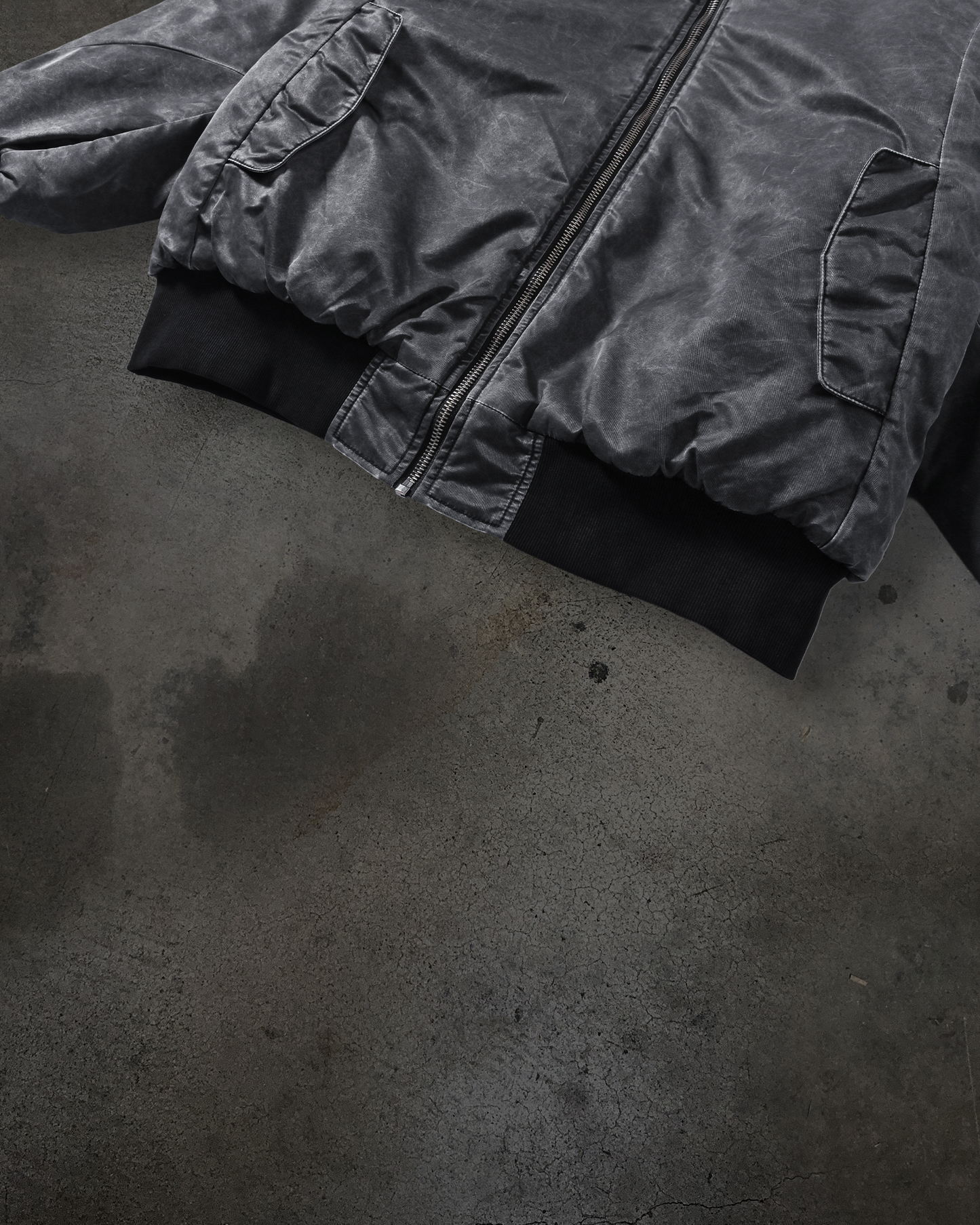 DYED NYLON BOMBER (COAL)