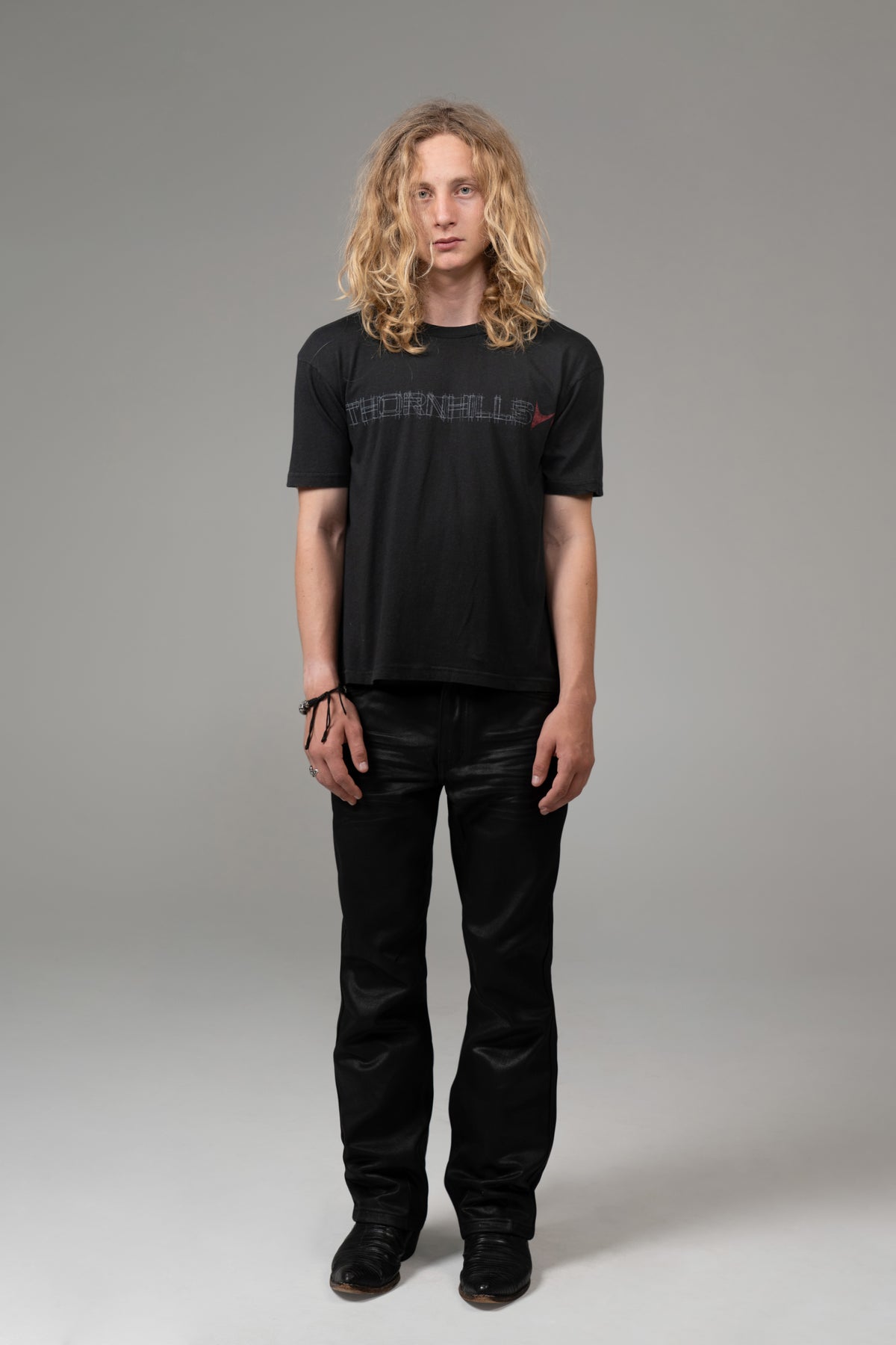 THORNHILLS TEE (COAL)