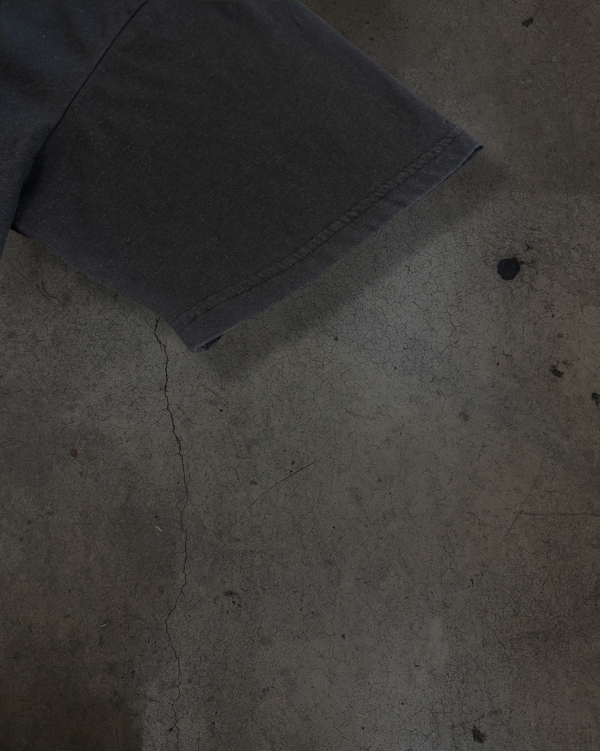 PINES TEE (COAL)