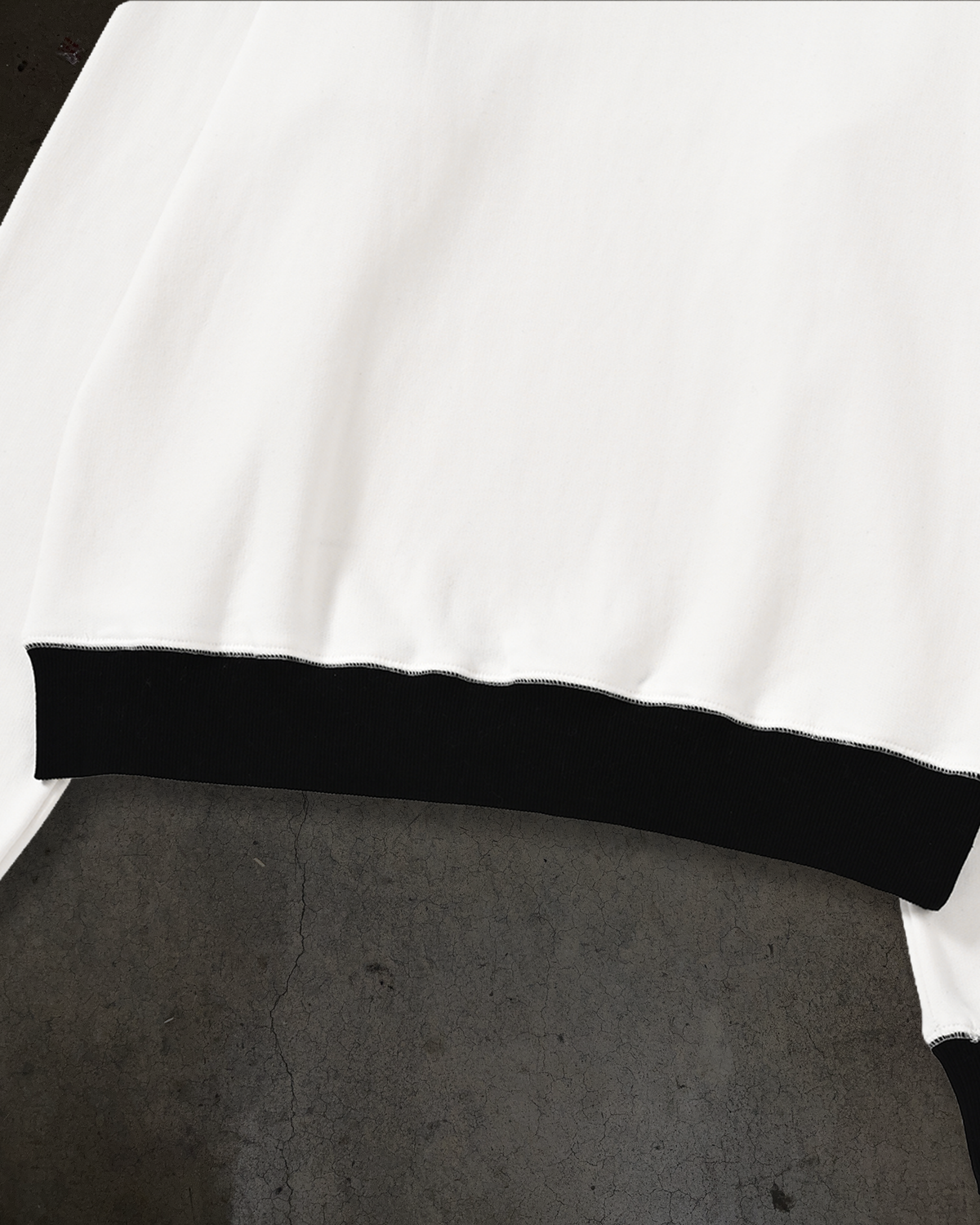 VINTAGE BLANK CREWNECK (B&W)