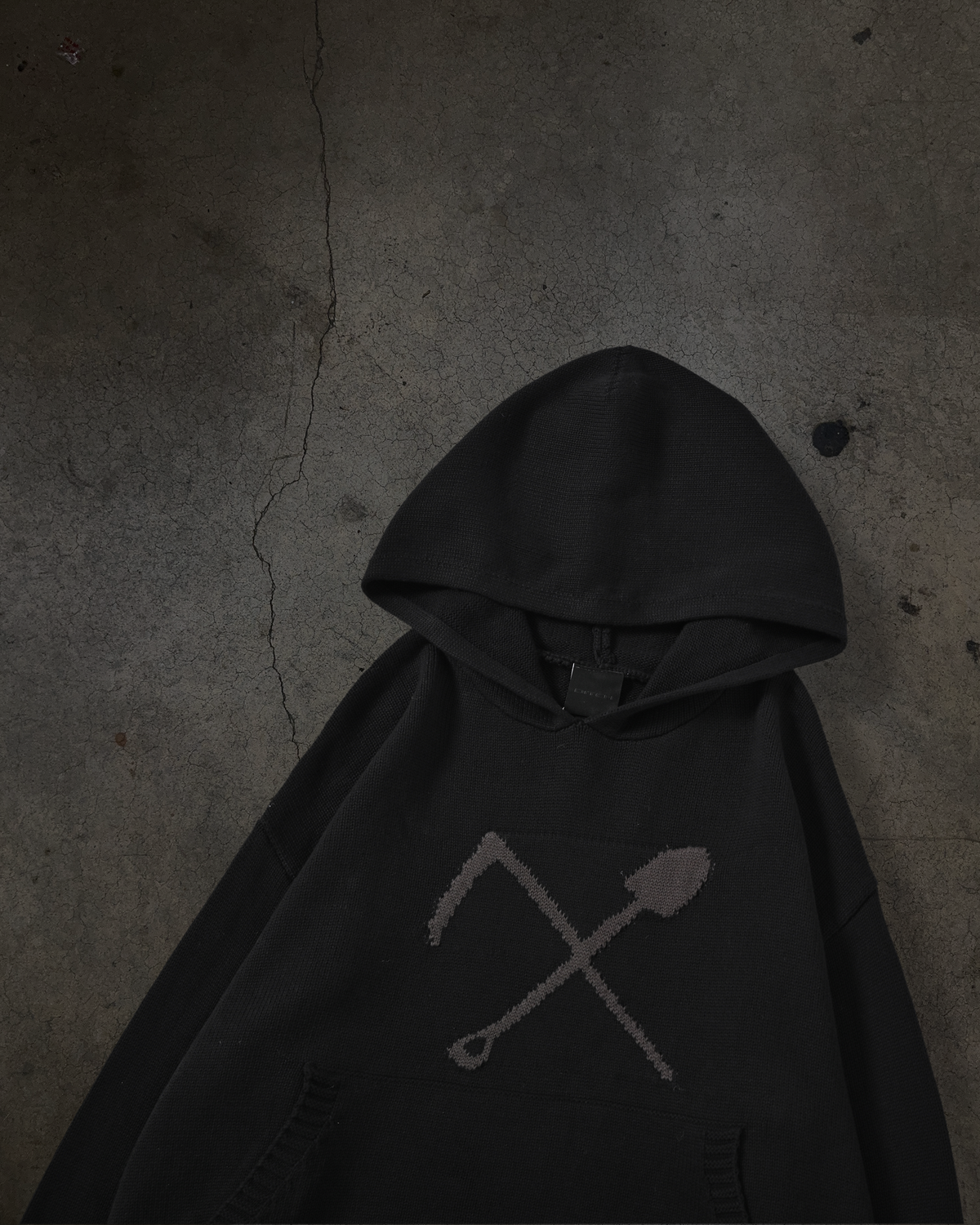 GRAVE DIGGING KNIT HOODIE (NOIR)