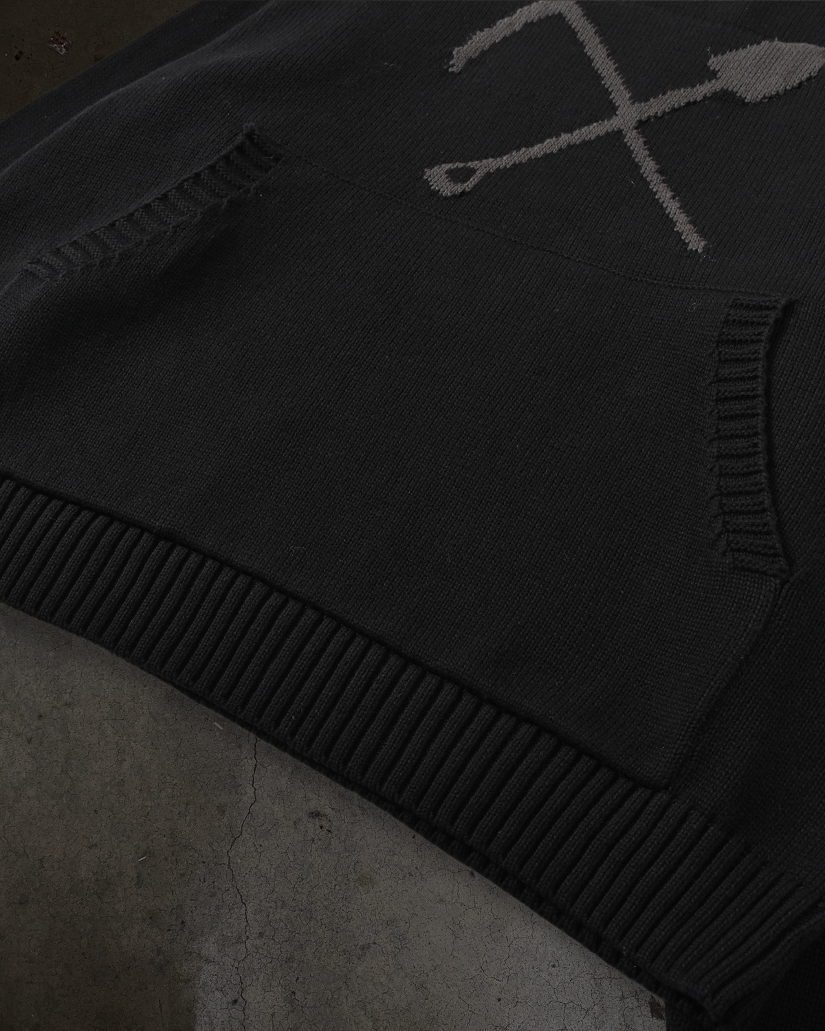 GRAVE DIGGING KNIT HOODIE (NOIR)