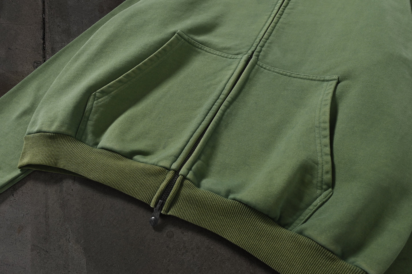 BLANK ZIPUP (MATCHA)