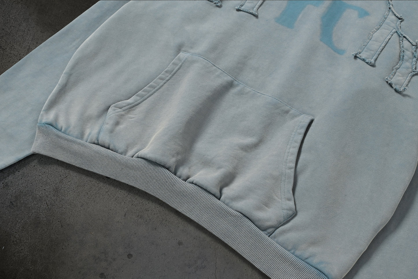 MISSING PATCH PULLOVER (FLINT)