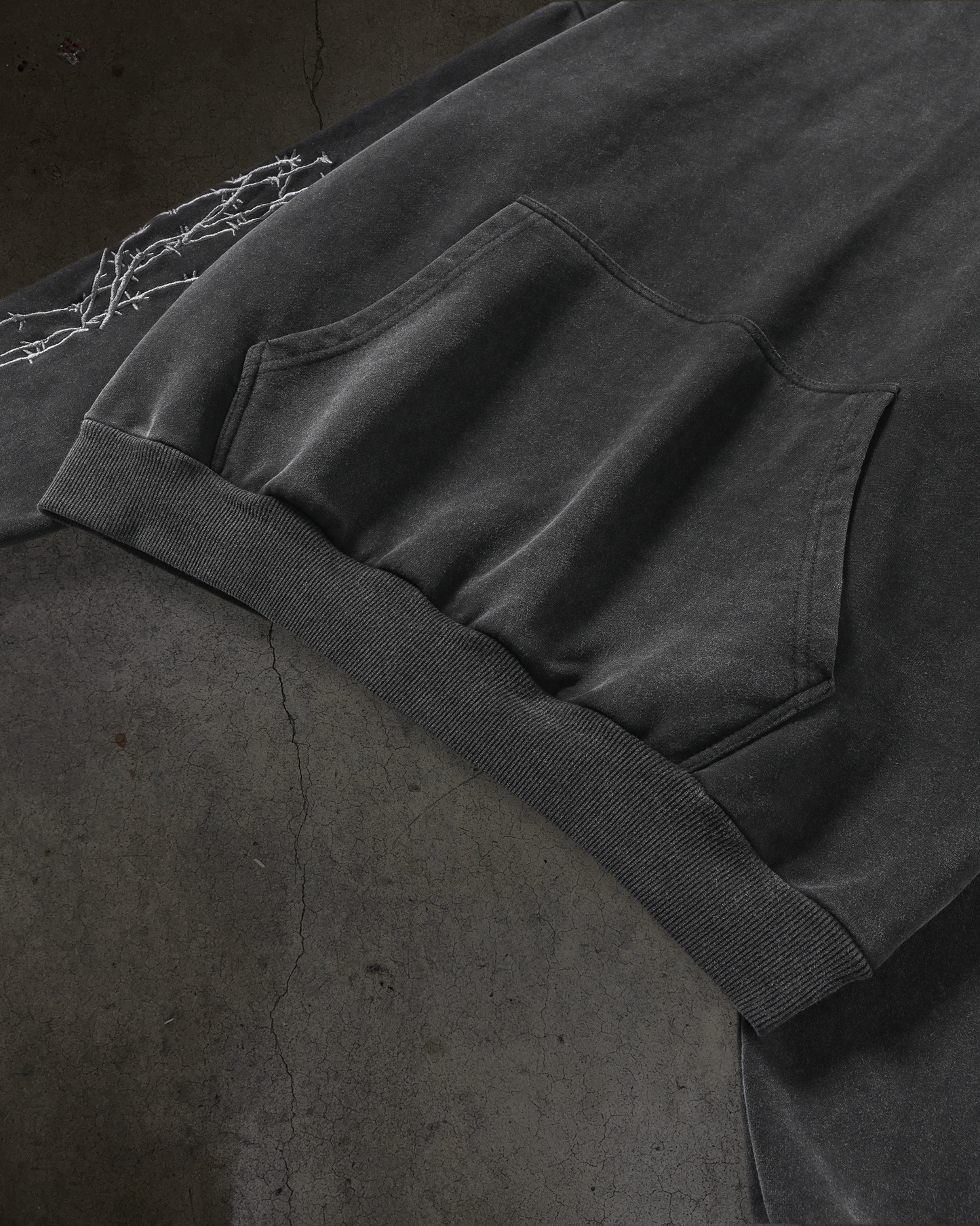 ATHLETIC BARBED PULLOVER (COAL)
