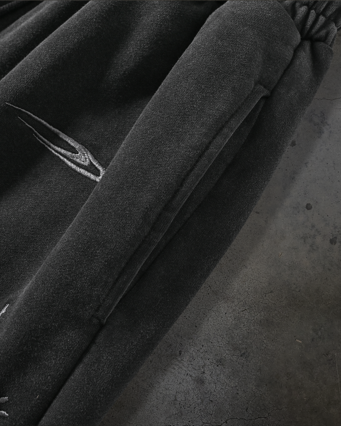 ATHLETIC BARBED SWEATS (COAL)