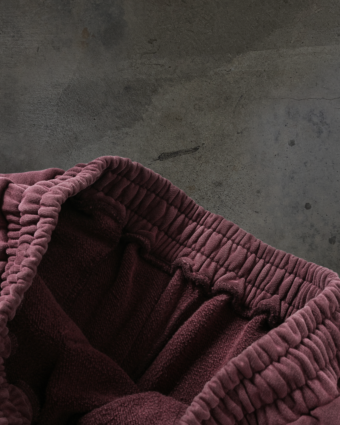 ATHLETIC BARBED SWEATS (CRIMSON)