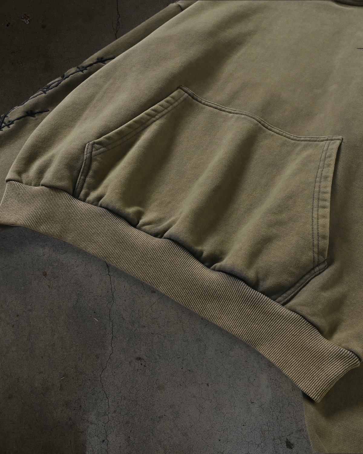ATHLETIC BARBED PULLOVER (ASH)