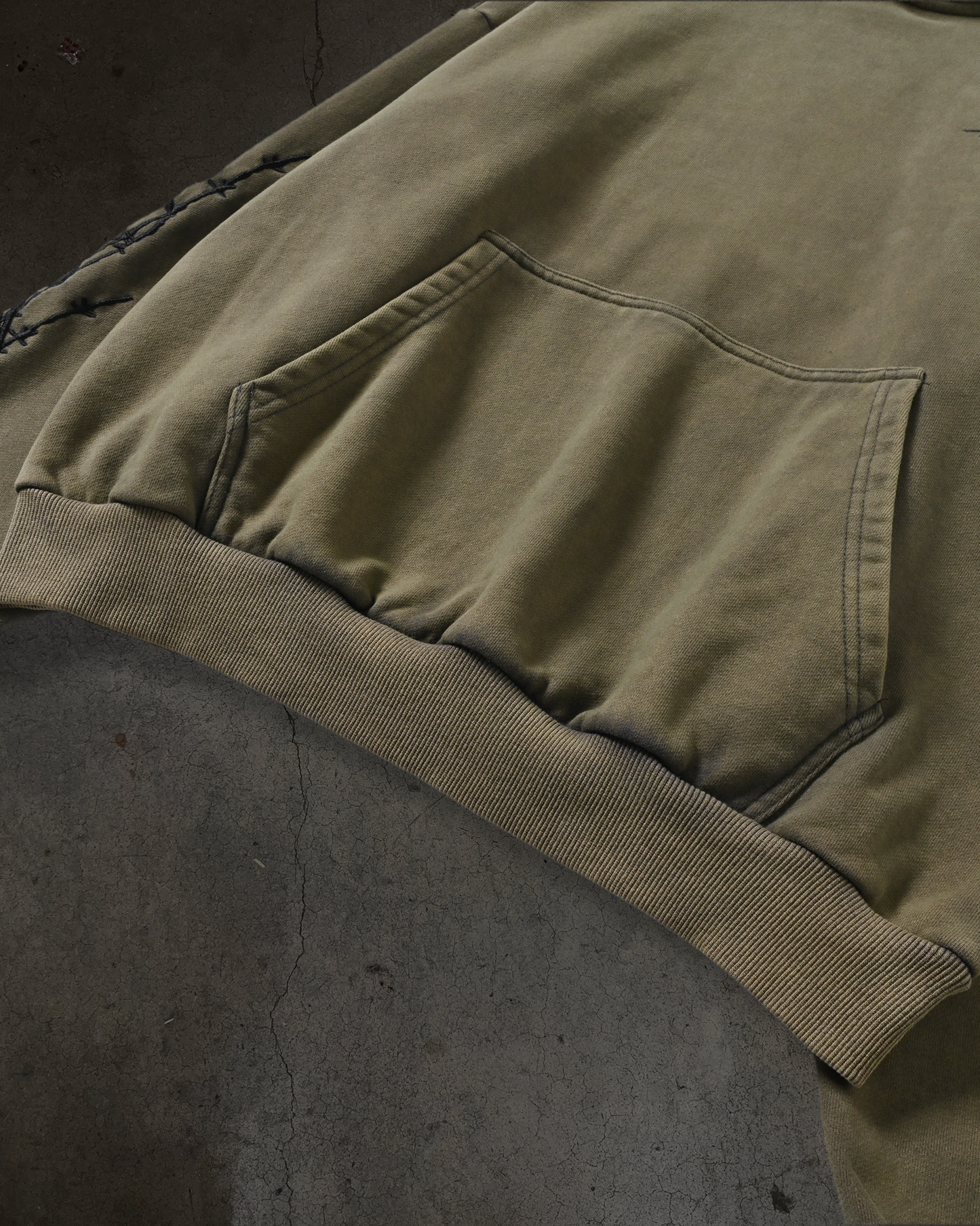 ATHLETIC BARBED PULLOVER (ASH)