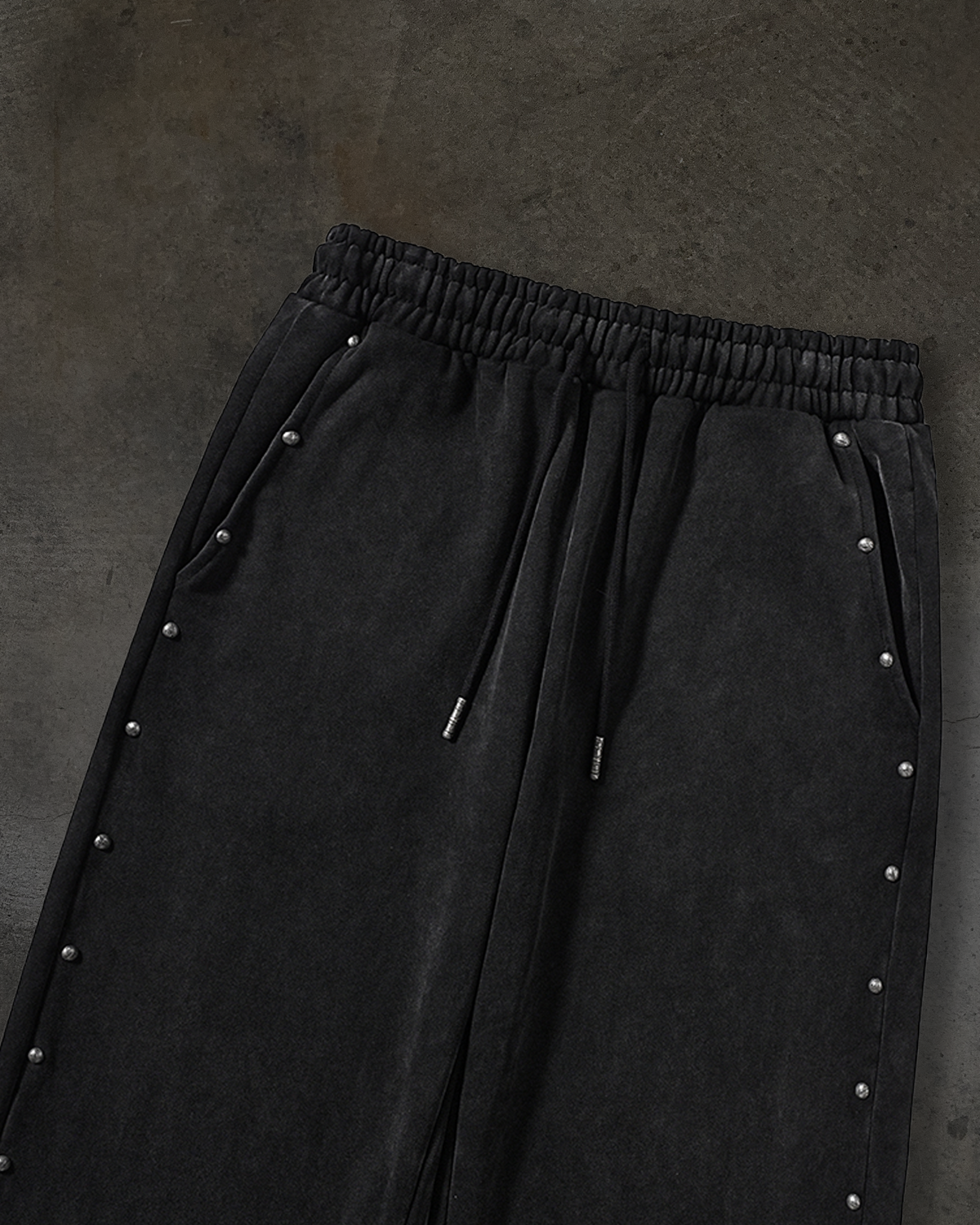 RIVET SWEATS (COAL)