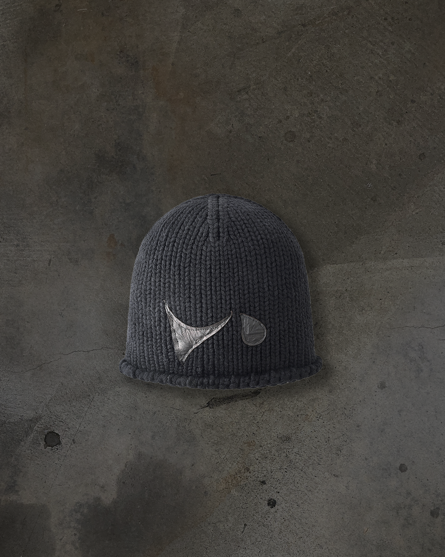 LEATHER PATCH WOOL BEANIE (NOIR)