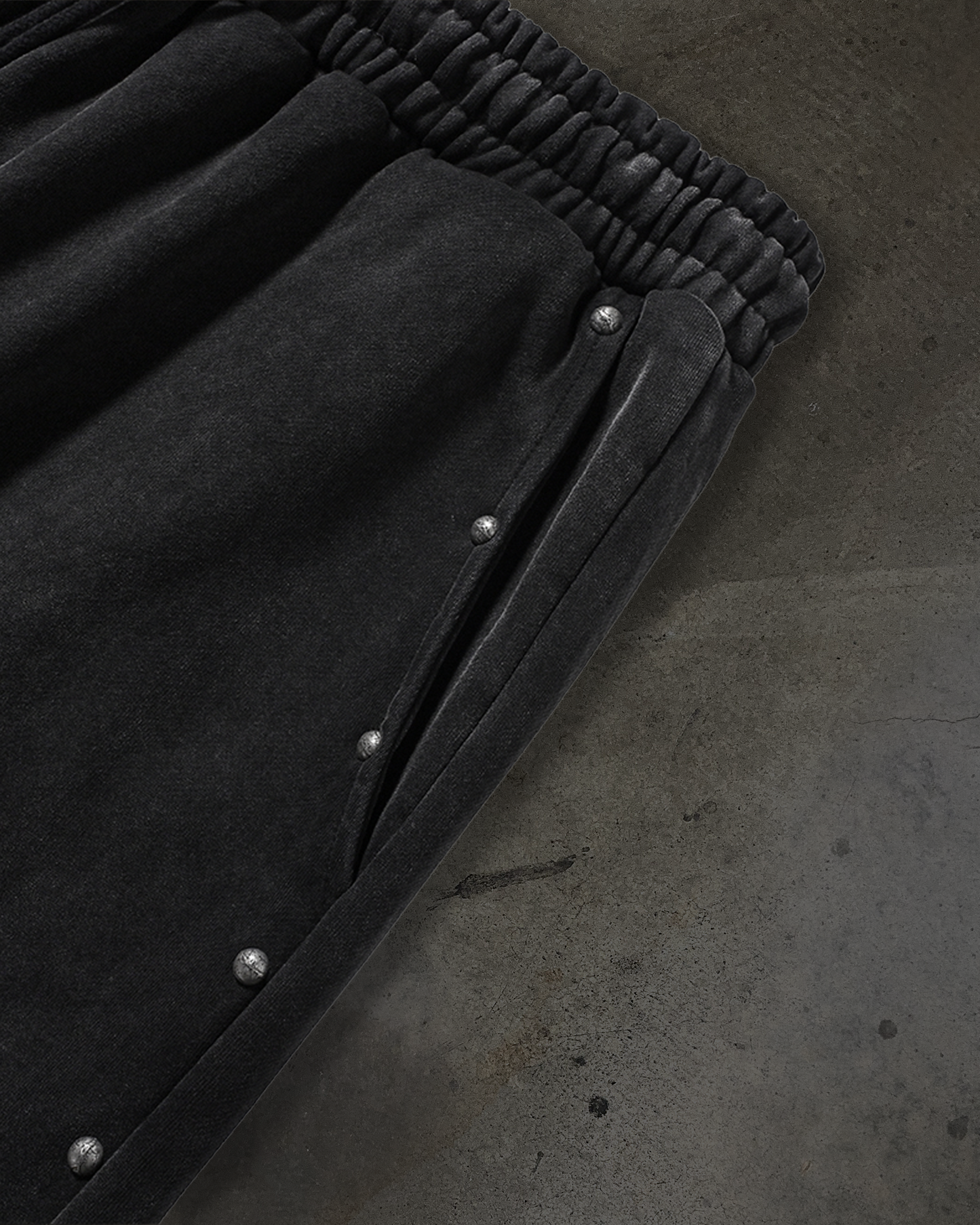 RIVET SWEATS (COAL)