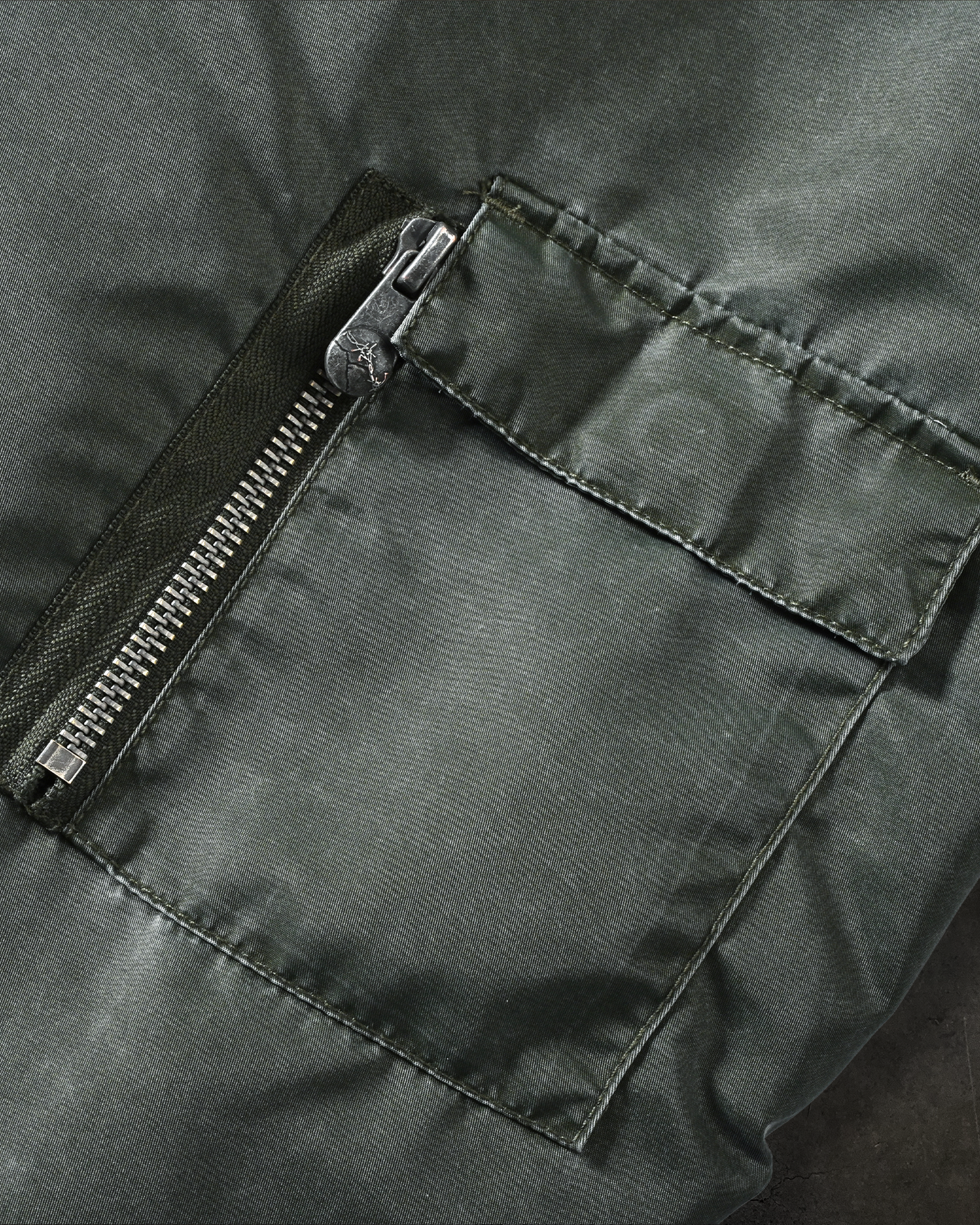 DYED NYLON BOMBER (MILITARY GREEN)