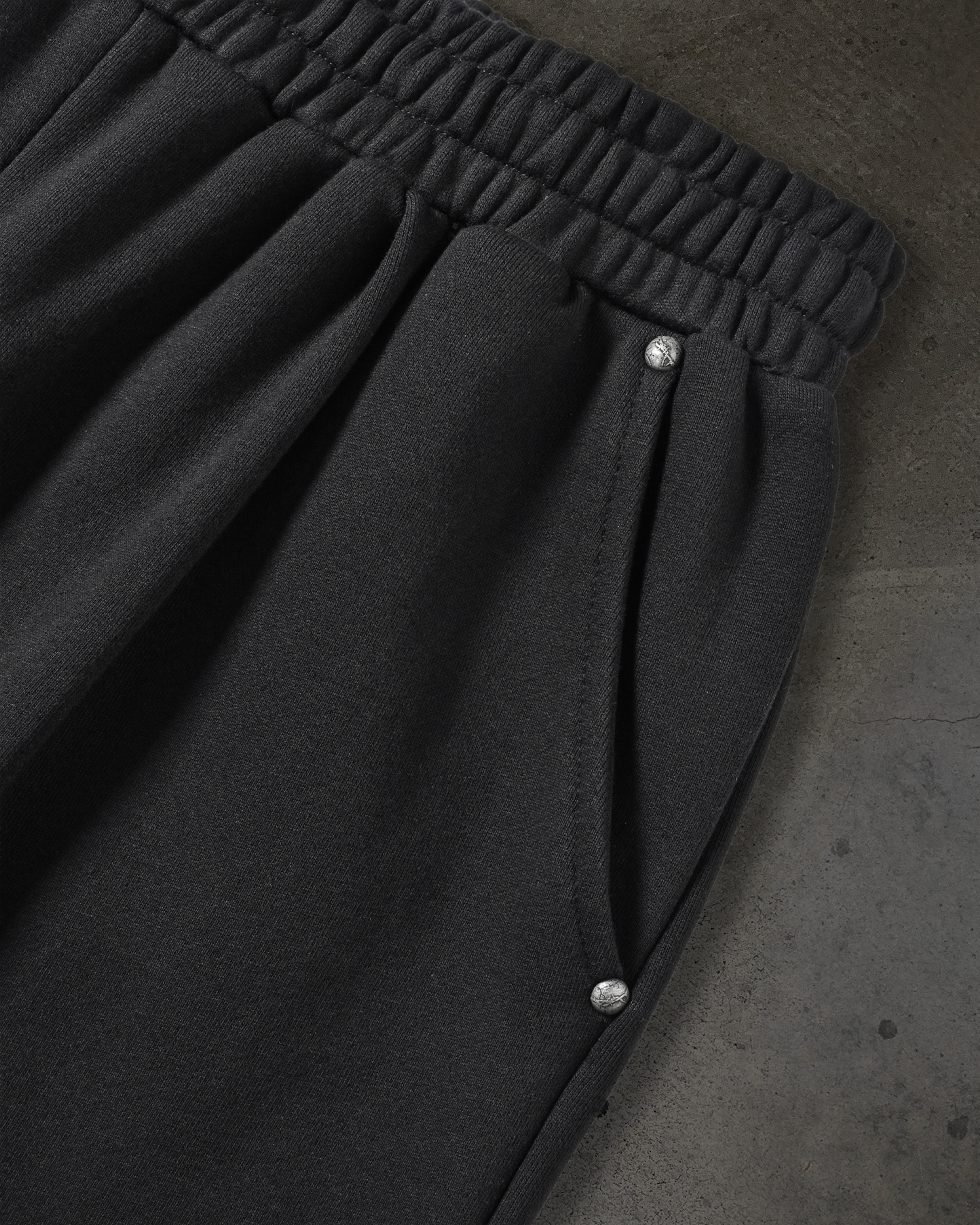 BAGGY SWEATSHORTS (NOIR)