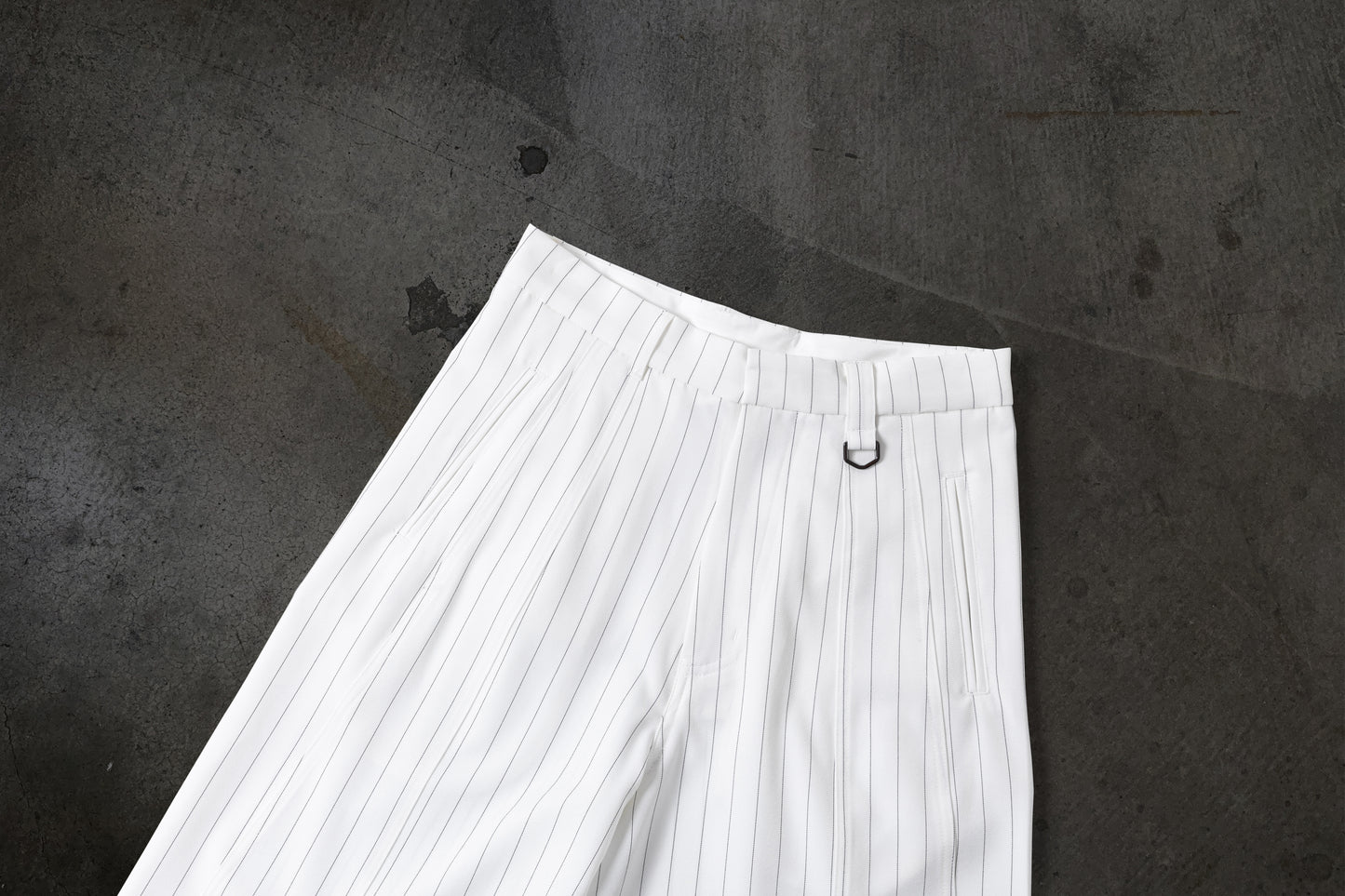 WIDE-LEG DRESS PANTS (PINSTRIPED WHT/BLK)