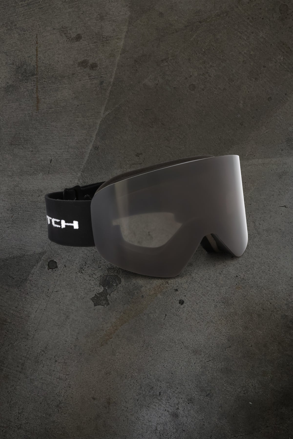SNOW GOGGLES